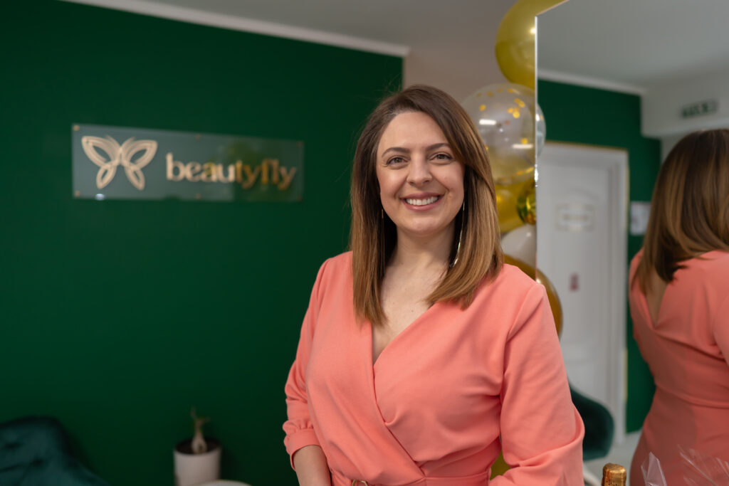 beautyfly eleganta culoare salon brasov coresi peach beauty cosmetica epilare manichiura pedichiura tunsoare
